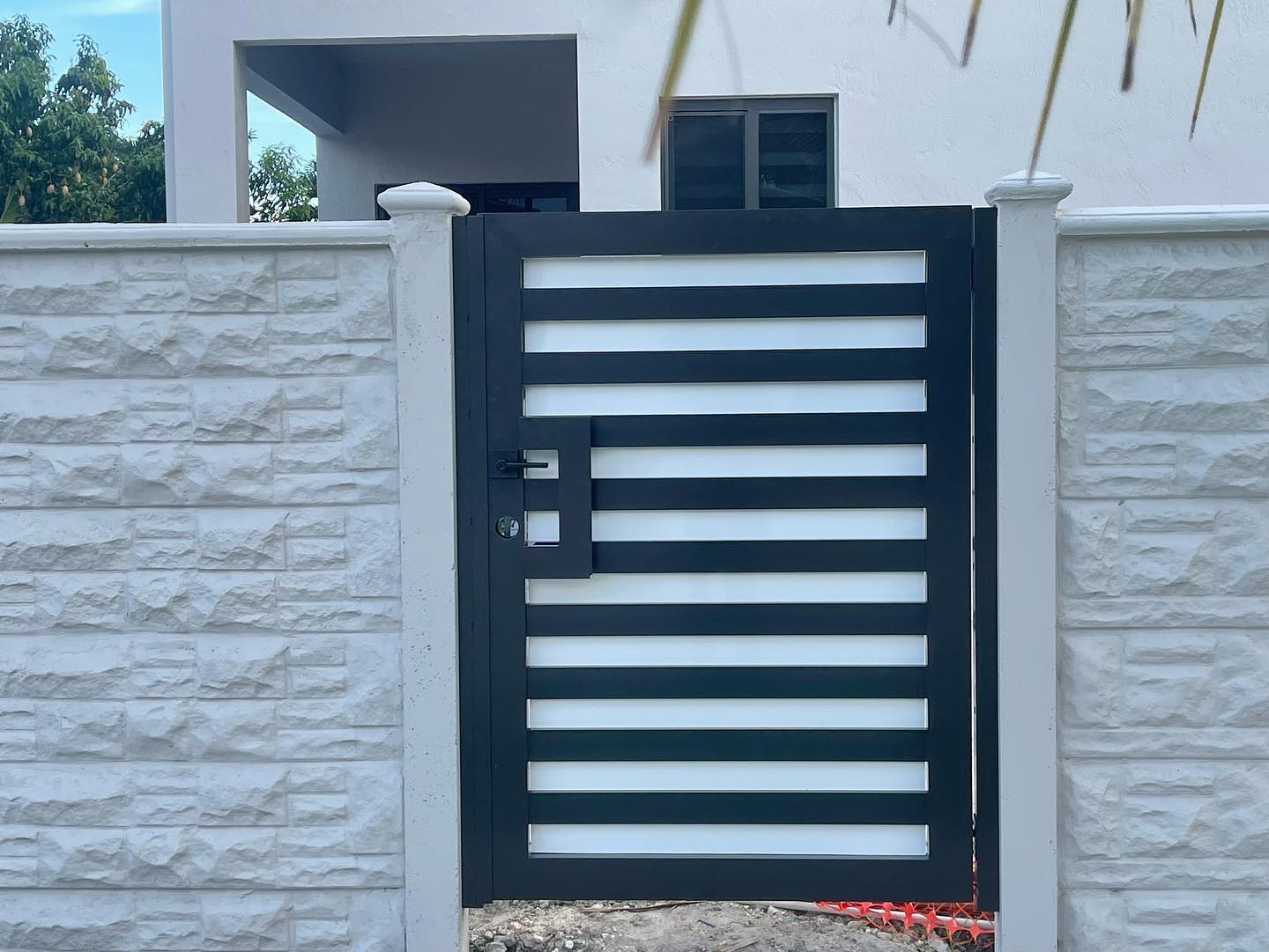 Matching pedestrian entry gate